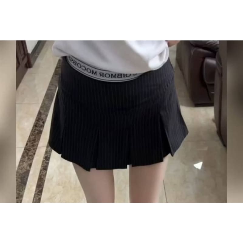 High Rise Striped Mini Pleated Skirt