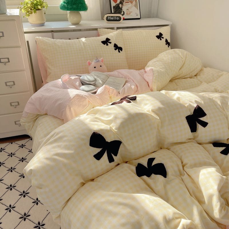 Kawaii Embroidered Bow Bedding Set - Yellow-black bow