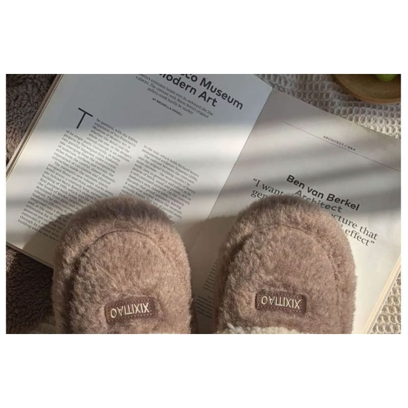 Label Applique Fluffy Slippers