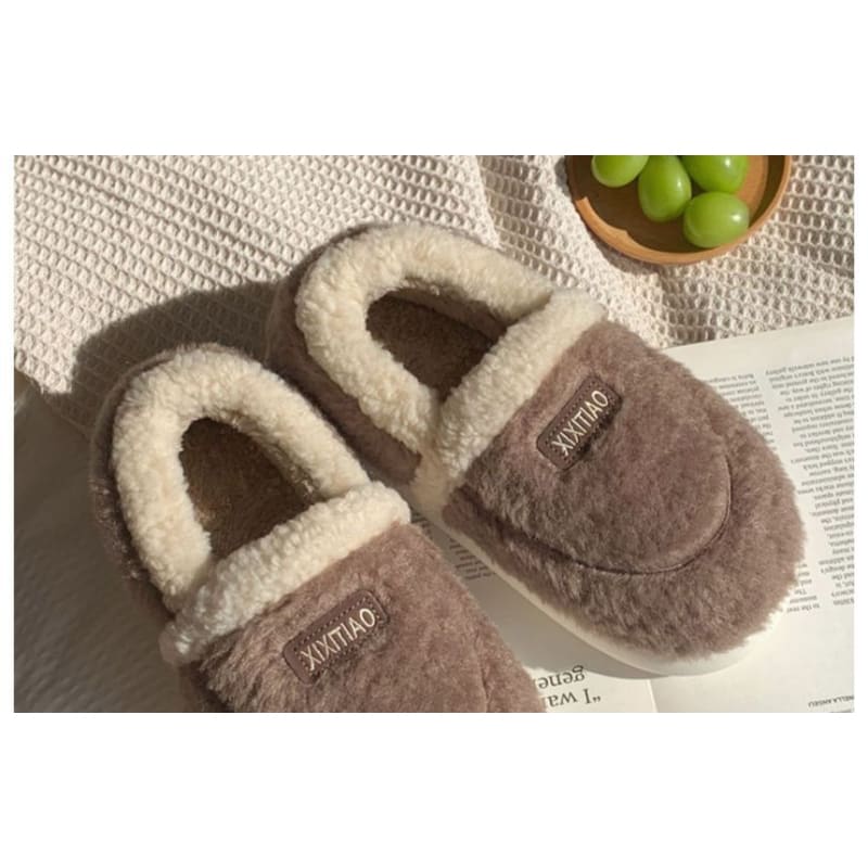 Label Applique Fluffy Slippers