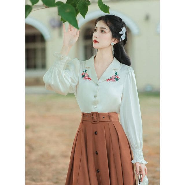 Long-Sleeve Collared Floral Embroidered Blouse / High Waist