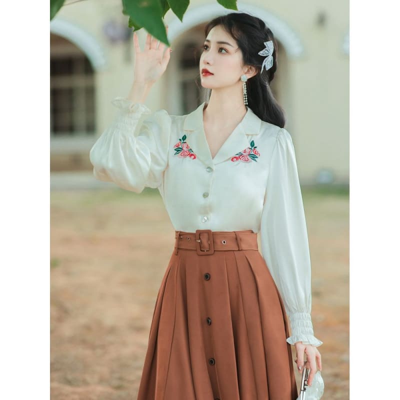 Long-Sleeve Collared Floral Embroidered Blouse / High Waist