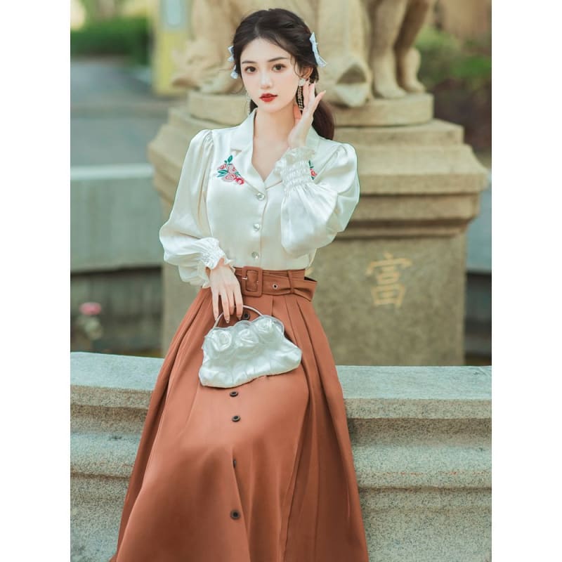 Long-Sleeve Collared Floral Embroidered Blouse / High Waist