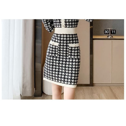 Long-Sleeve Crew Neck Patterned Knit Mini Sheath Dress