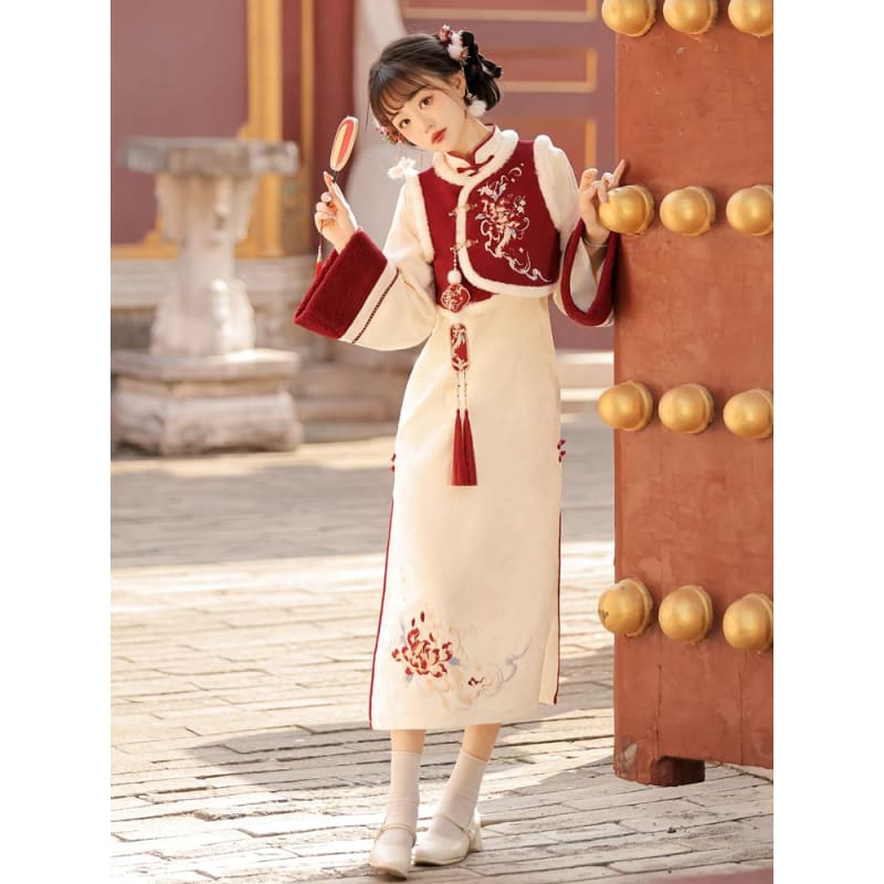 Long-Sleeve Lolita Floral Embroidered A-Line Qipao / Round