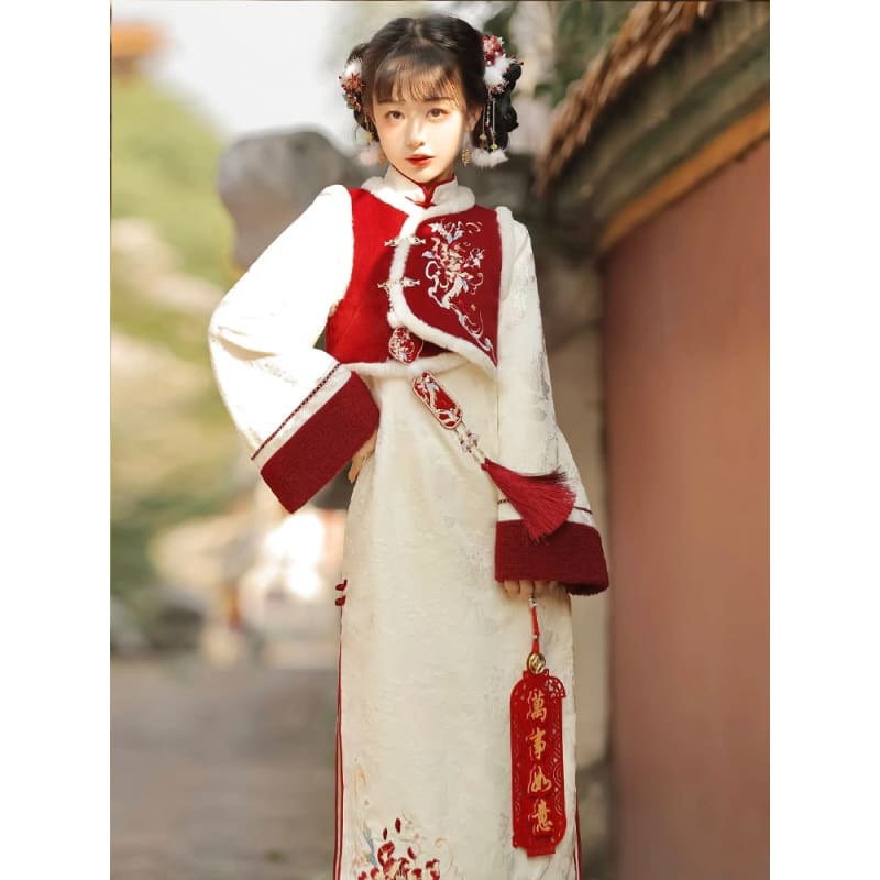 Long-Sleeve Lolita Floral Embroidered A-Line Qipao / Round