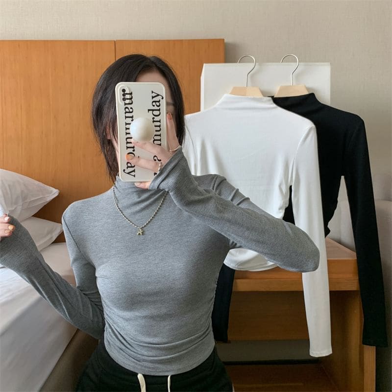 Long-Sleeve Mock Neck Plain Crop Tee - Clothing