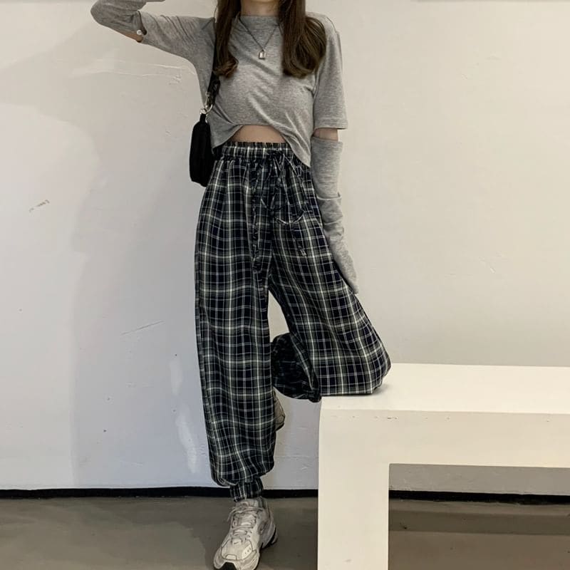 Long-Sleeve Plaid Shirt / Drawstring Waist Baggy Pants