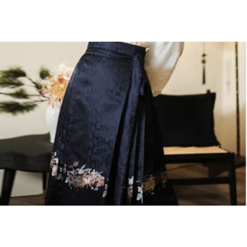 Long-Sleeve Plain Hanfu Top / High Waist Floral Maxi Ma