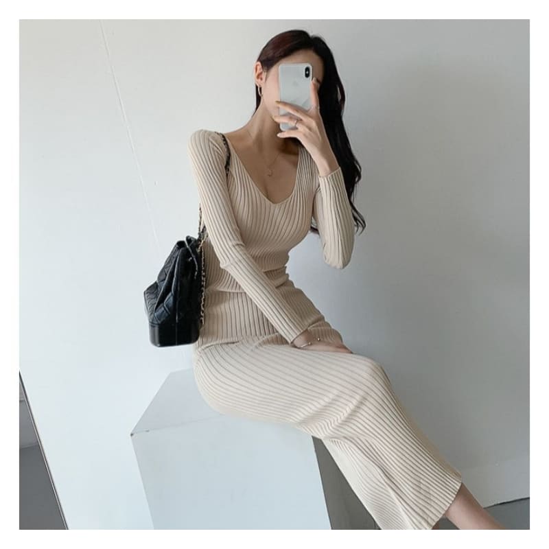 Long-Sleeve Plain Knit Sheath Dress