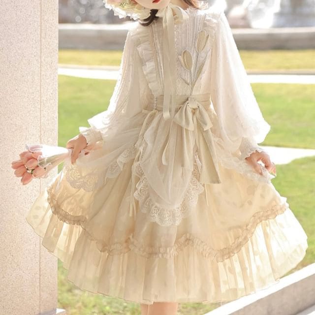 Long-Sleeve Round Neck Lolita Floral Applique Bow Ruffle