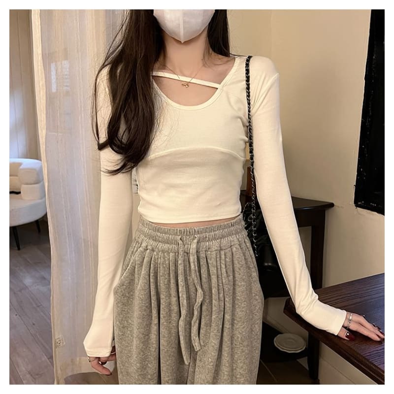 Long-Sleeve Round Neck Plain Crop T-Shirt