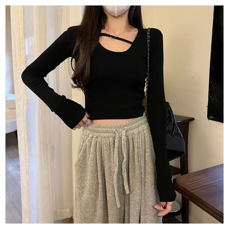 Long-Sleeve Round Neck Plain Crop T-Shirt