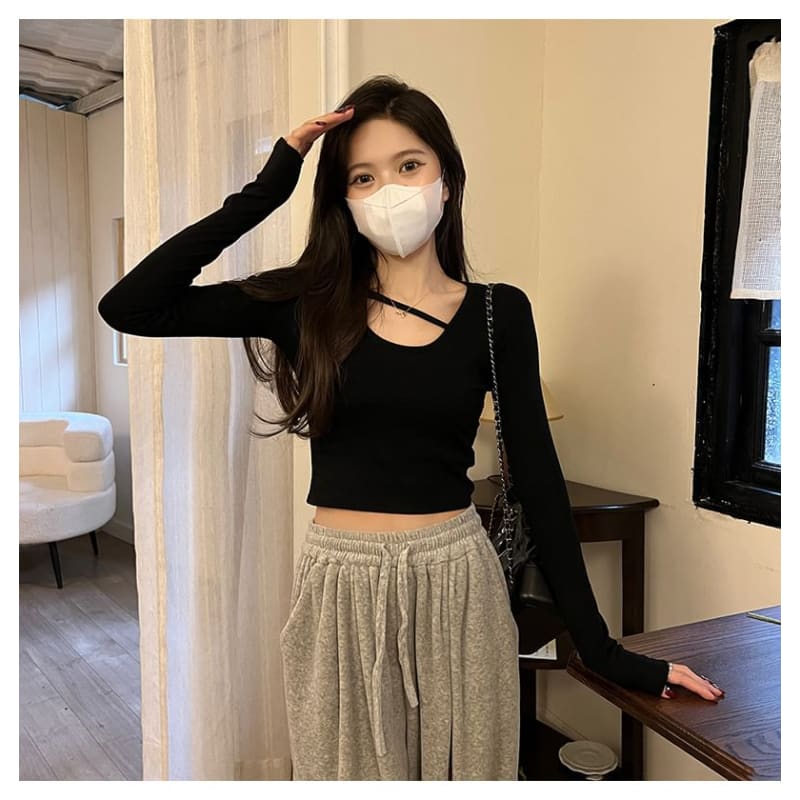 Long-Sleeve Round Neck Plain Crop T-Shirt