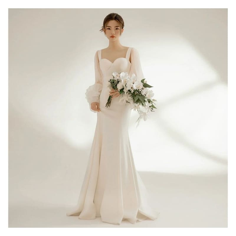 Long-Sleeve Sweetheart Neckline Plain Sheath Wedding Gown