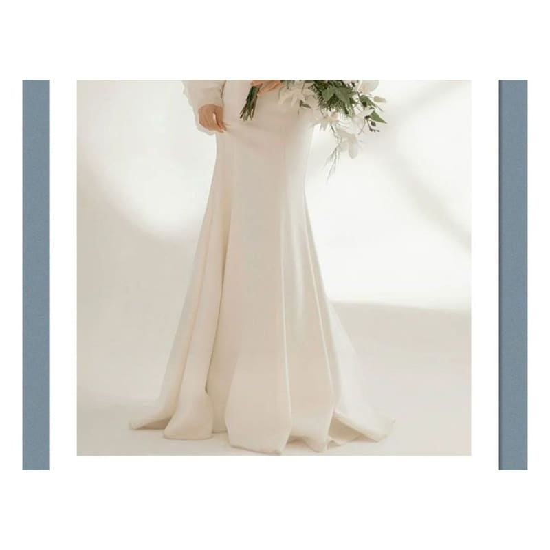 Long-Sleeve Sweetheart Neckline Plain Sheath Wedding Gown