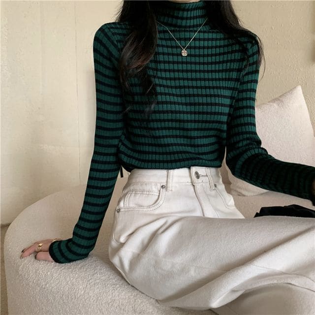 Long-Sleeve Turtleneck Striped Ribbed Knit Top - Green