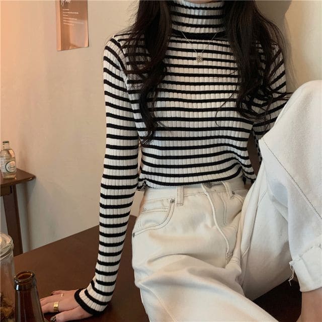 Long-Sleeve Turtleneck Striped Ribbed Knit Top - White