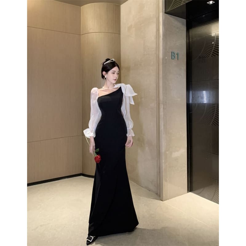 Long-Sleeve V-Neck Two Tone Mermaid Evening Gown