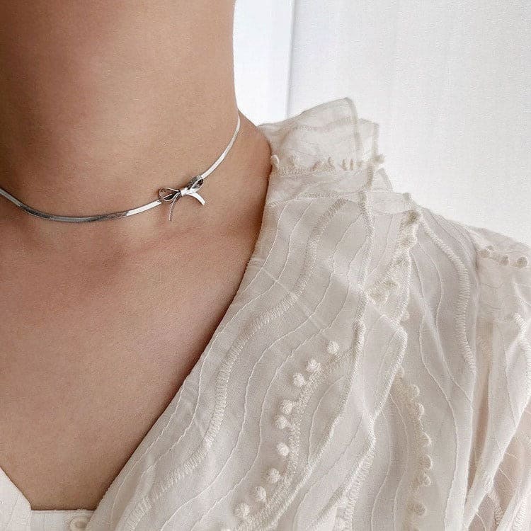 Metal Bow Choker Necklace - Standart / Silver - Necklace