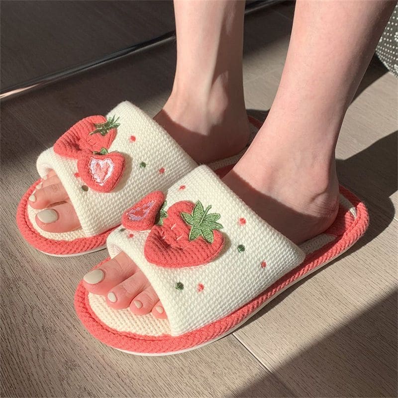Milky strawberry slippers - slippers