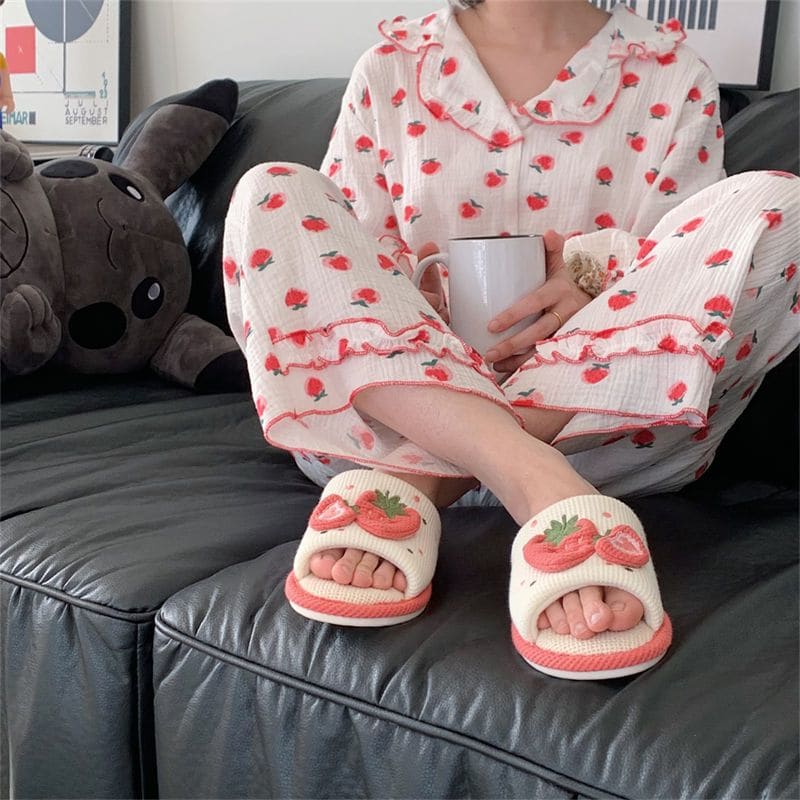 Milky strawberry slippers - slippers