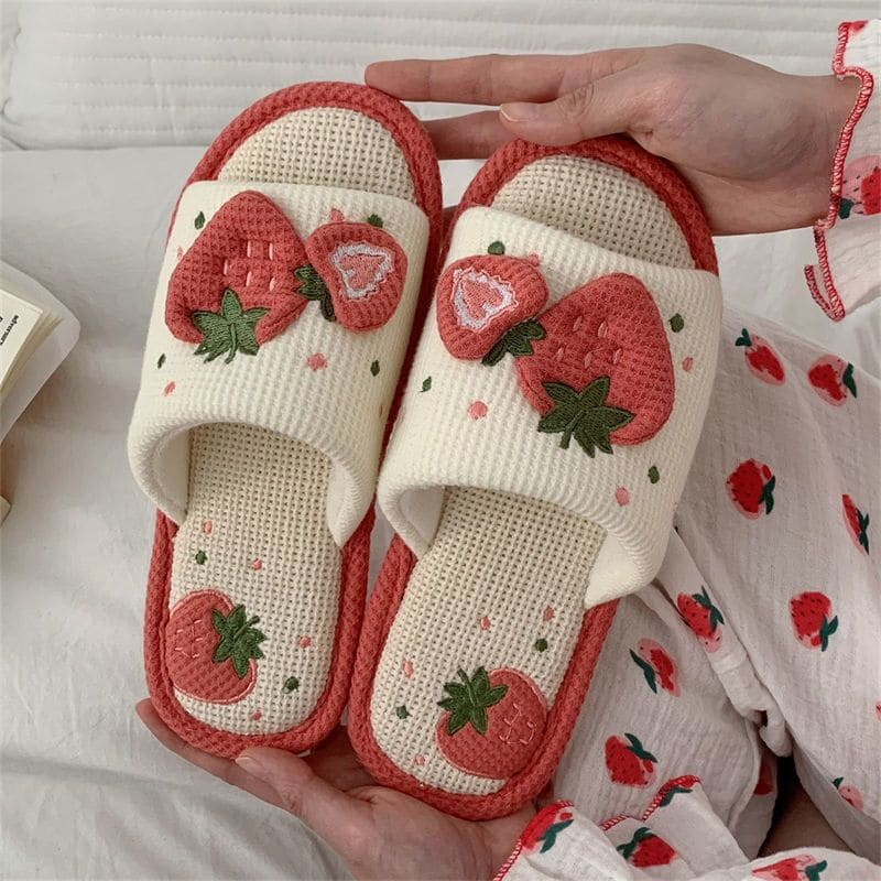 Milky strawberry slippers - Strawberry / 36-37 - slippers