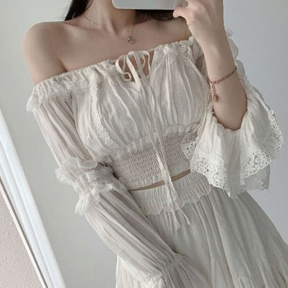 Off-Shoulder Plain Lace Trim Cropped Blouse / High Rise