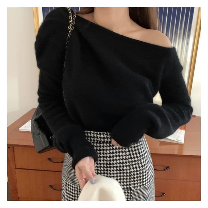 One-Shoulder Plain Sweater