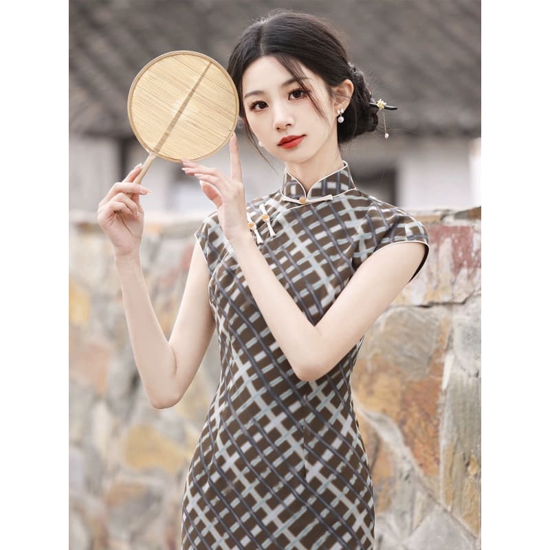 Patterned Beige Short Sleeve Long Cheongsam - Female Hanfu