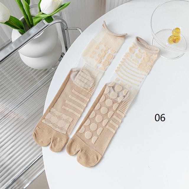 Patterned Mesh Tabi Short Socks - 06 - Khaki / 35 To 40