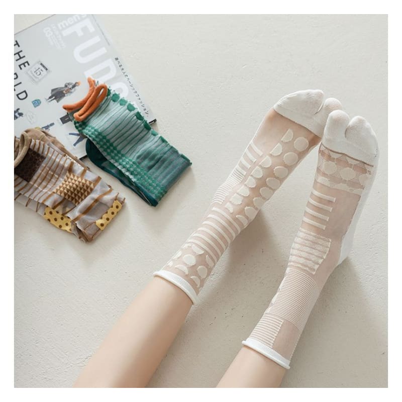 Patterned Mesh Tabi Short Socks