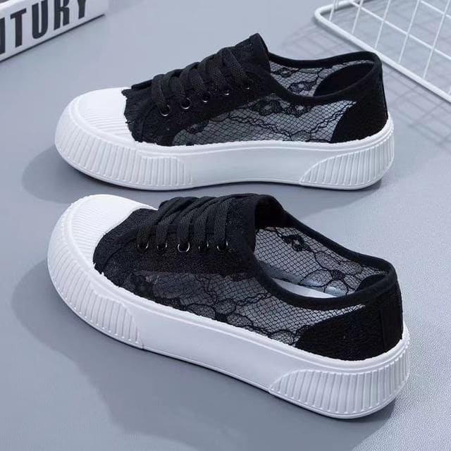 Perforated Platform Sneakers - Black / 35