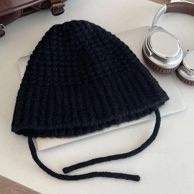 Plain Knit Cloche Hat - Black / One Size