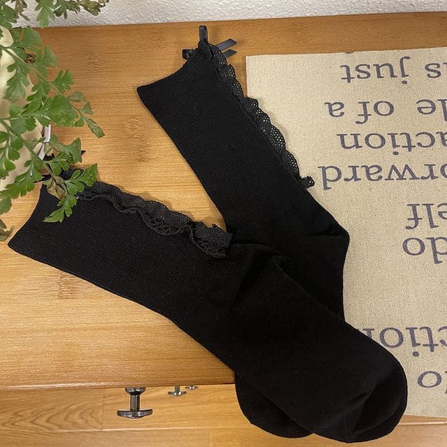 Plain Lace Ruffled Socks - Black / One Size