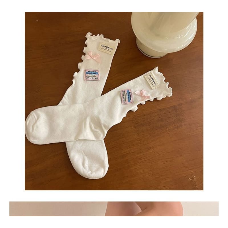 Plain Lettuce Edge Label Applique Socks