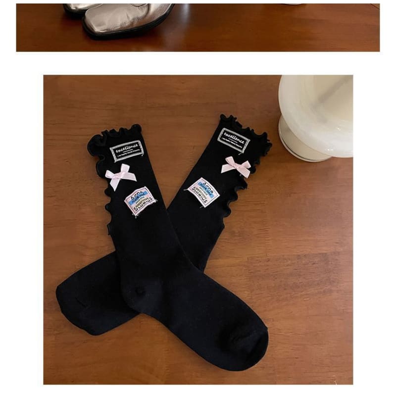 Plain Lettuce Edge Label Applique Socks