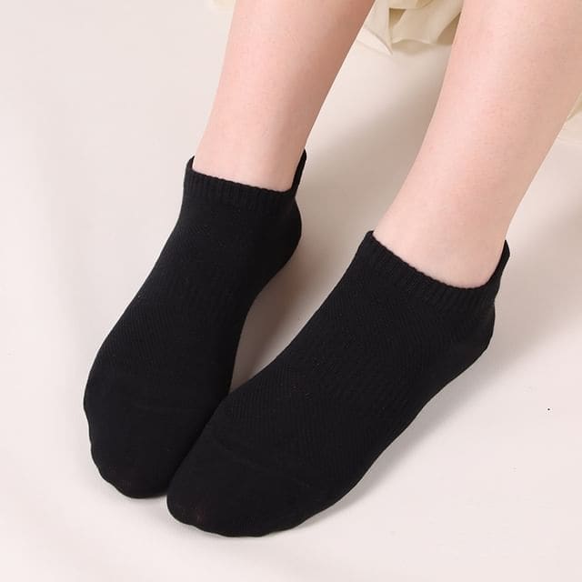 Plain Perforated Ankle Socks - Black / One Size