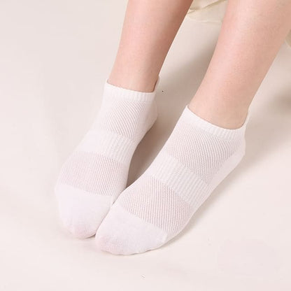 Plain Perforated Ankle Socks - White / One Size