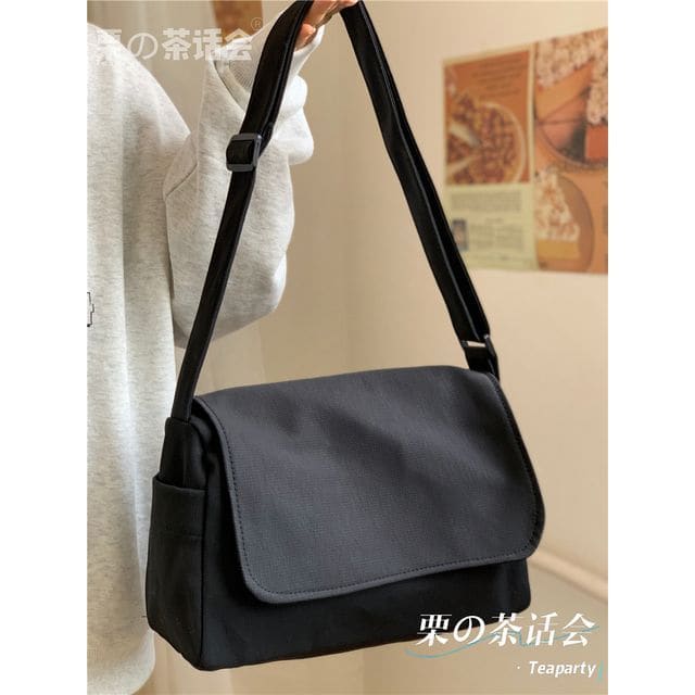 Plain Polyester Messenger Bag - Without Charm - Black