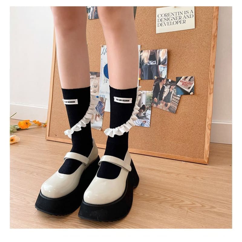 Plain Ruffle Label Applique Socks