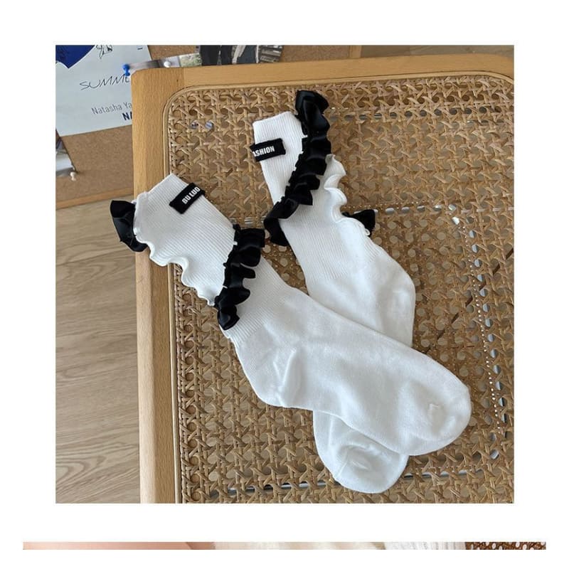 Plain Ruffle Label Applique Socks