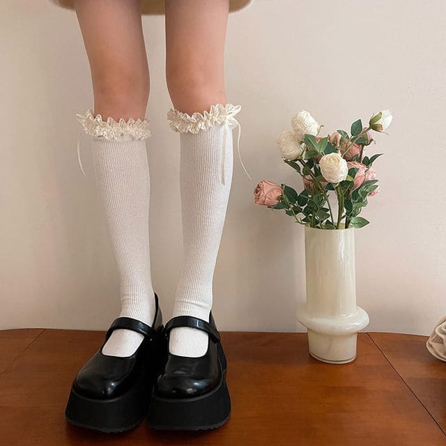 Plain Ruffled Ribbed Tall Socks