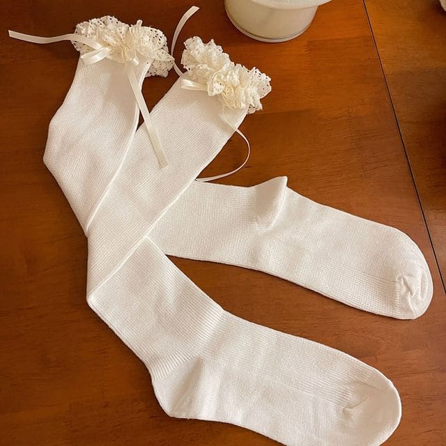 Plain Ruffled Ribbed Tall Socks - White / One Size