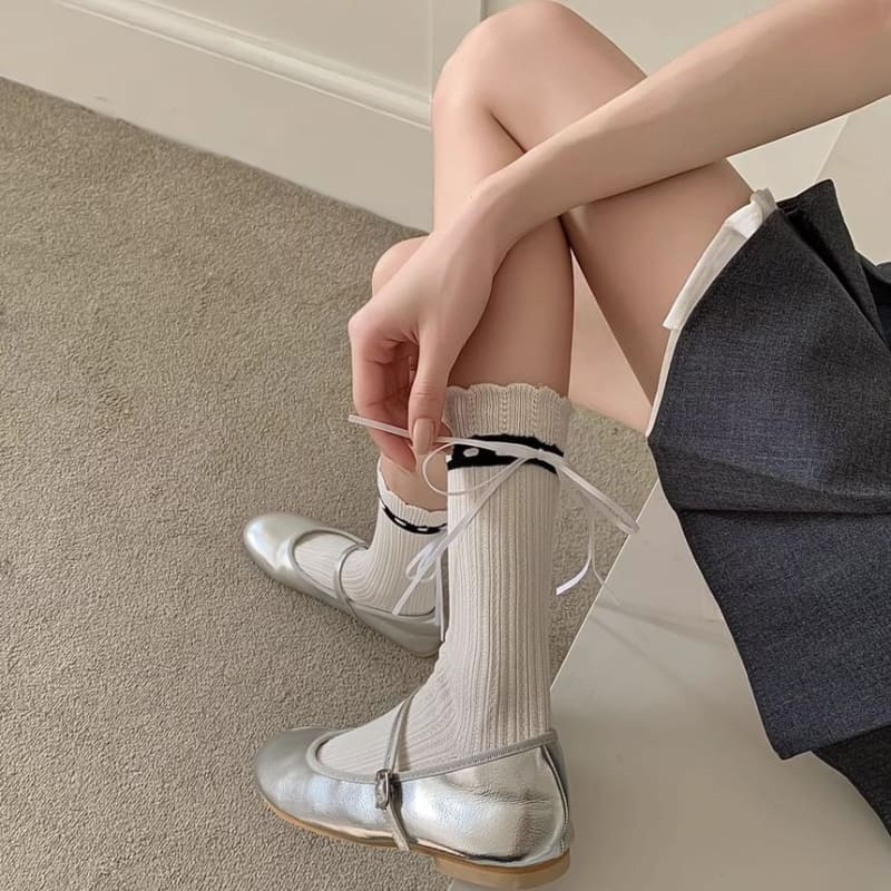 Plain Scallop Trim Bow Socks