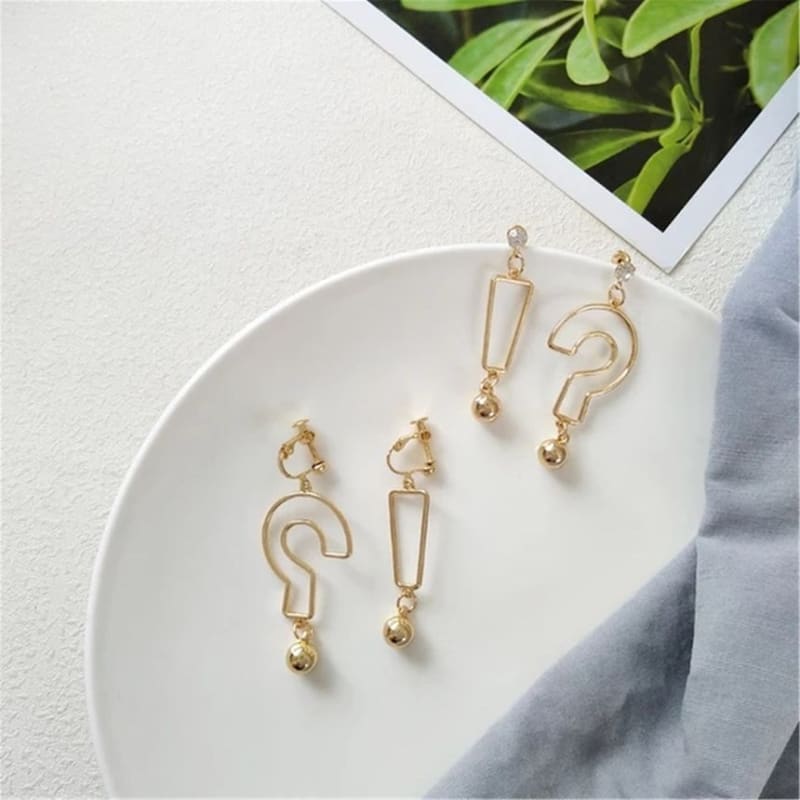 Question & Exclamation Mark Asymmetrical Dangle Earring Egirldoll