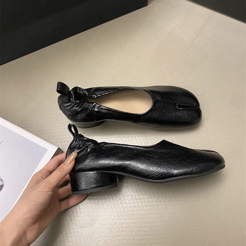 Relaxed Distinctive Split Toe Tabi Ballet Flats - Shoes