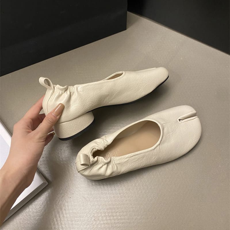 Relaxed Distinctive Split Toe Tabi Ballet Flats - Shoes