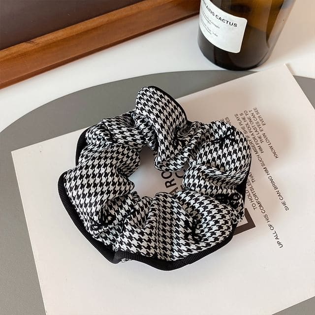 Ribbon Pattern Plaid Scrunchie - Black / One Size - Hair