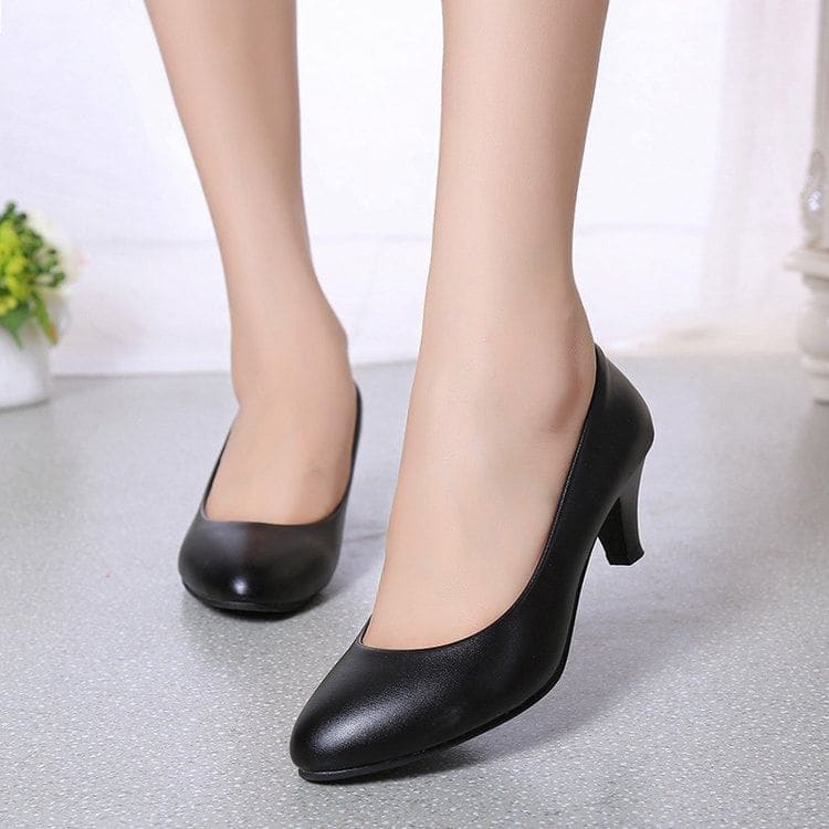 Round Toe Kitten Heel Pumps